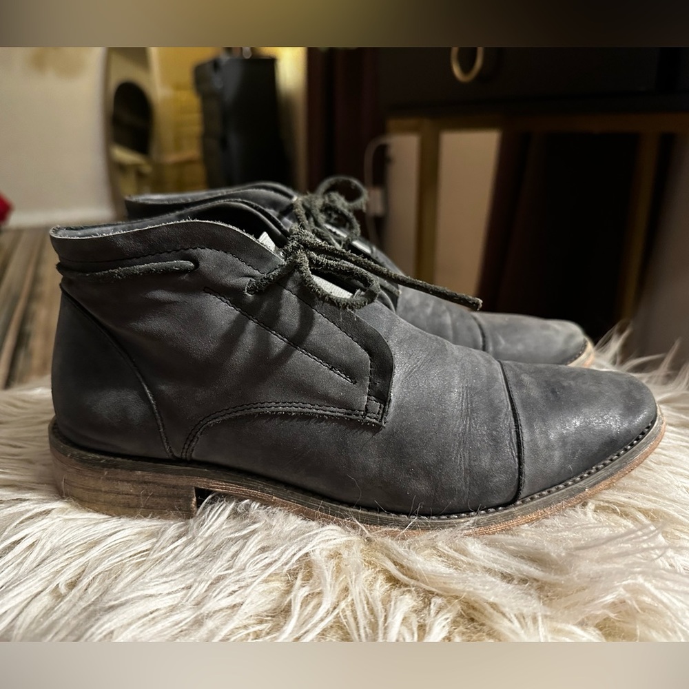 Leather Shoes Navy ROCCO non-binary fits a great female size 37 Good Condition